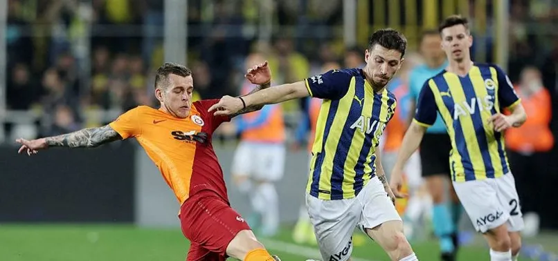 Fenerbahçe Galatasaray maçında Mert Hakan Yandaş'tan minik taraftara forma hediyesi!