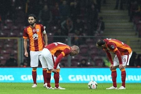 Arena koridorlarında büyük kavga