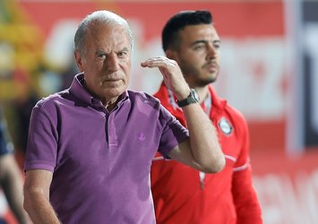 Mustafa Denizli gözyaşlarını tutamadı!