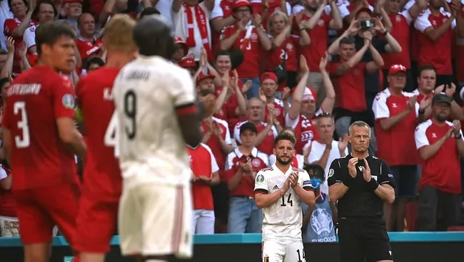Son dakika EURO 2020 haberi: Danimarka Belçika maçının 10. dakikasında oyun Christian Eriksen için durdu! - 2