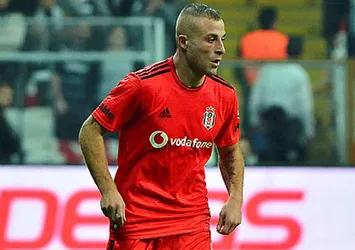 3 yıldız gitti, 4 isim sırada