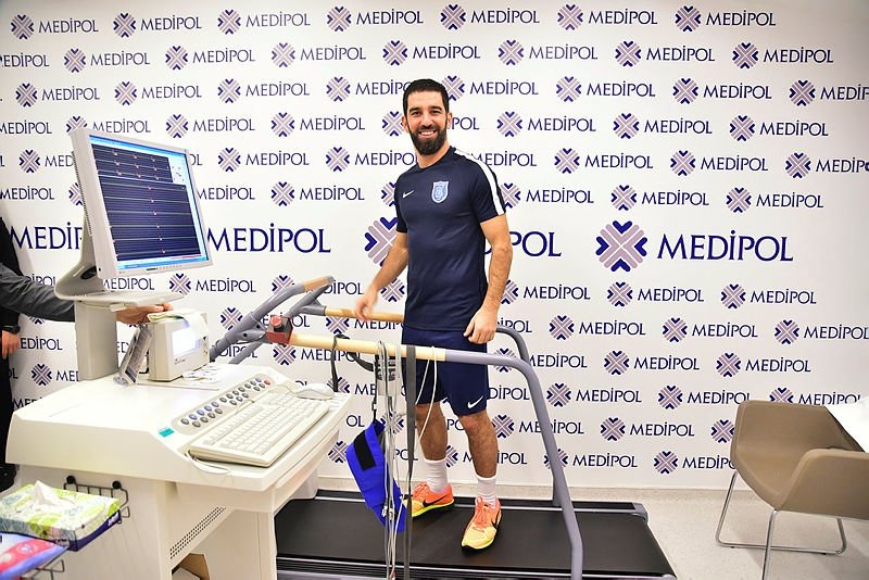 Arda Turan resmen Başakşehir’de