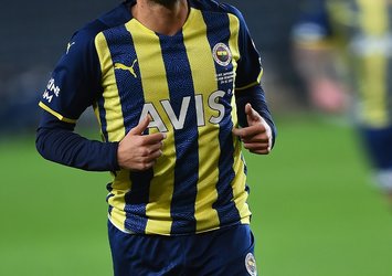 Sözleşmeyi kaptı! 4 yıl daha F.Bahçe'de