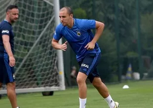 Fenerbahçe Aatif'ı Çin'e satıyor.