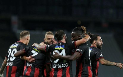 Fatih Karagümrük 3-1 Başakşehir MAÇ SONUCU-ÖZET | Karagümrük 2 maç sonra kazandı!