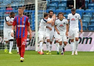 Başakşehir zirveyi bırakmıyor