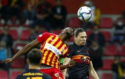Son dakika spor haberi: Kayserispor Galatasaray maçında VAR sonrası penaltı kararı! İşte o pozisyon