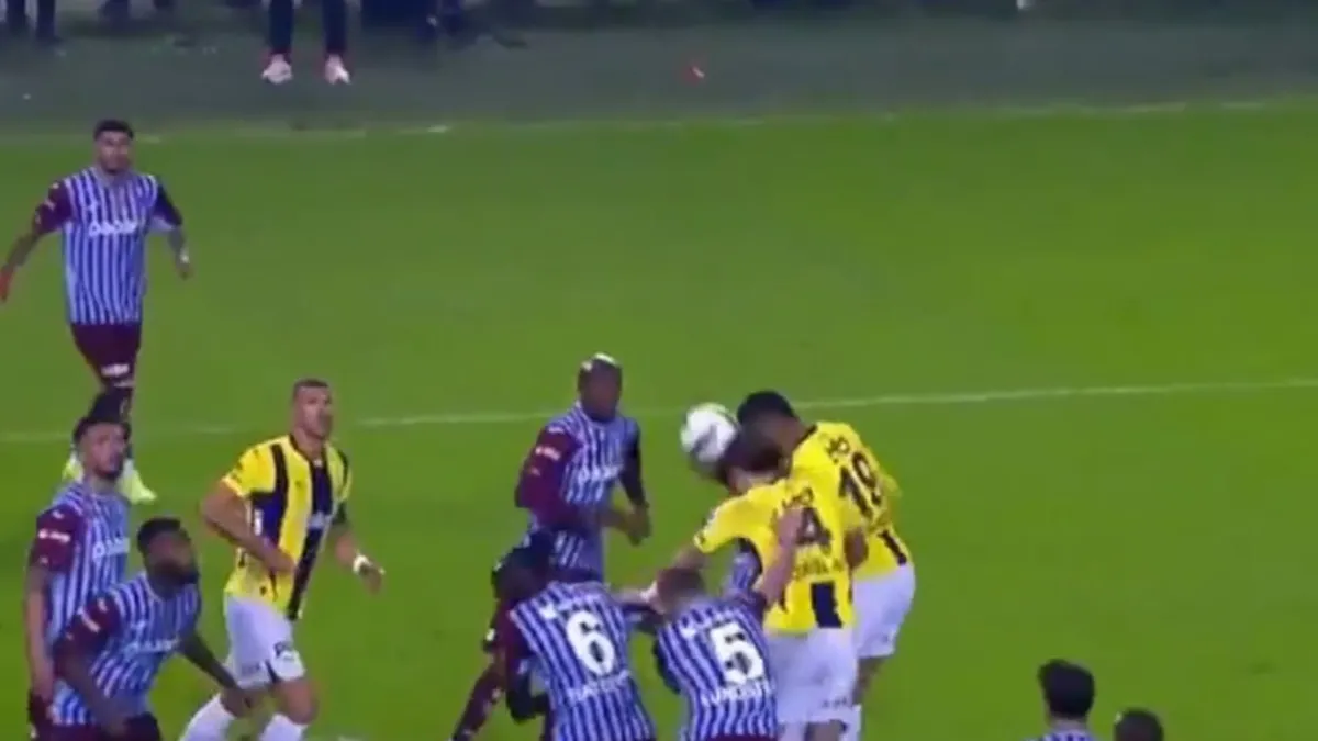 Fenerbahçe penaltı bekledi! İşte o pozisyon...