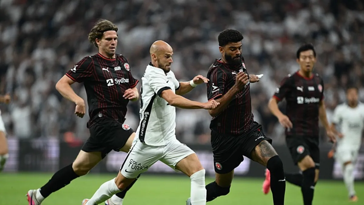 Beşiktaş-Midtjylland maçında konuk ekip 10 kişi kaldı