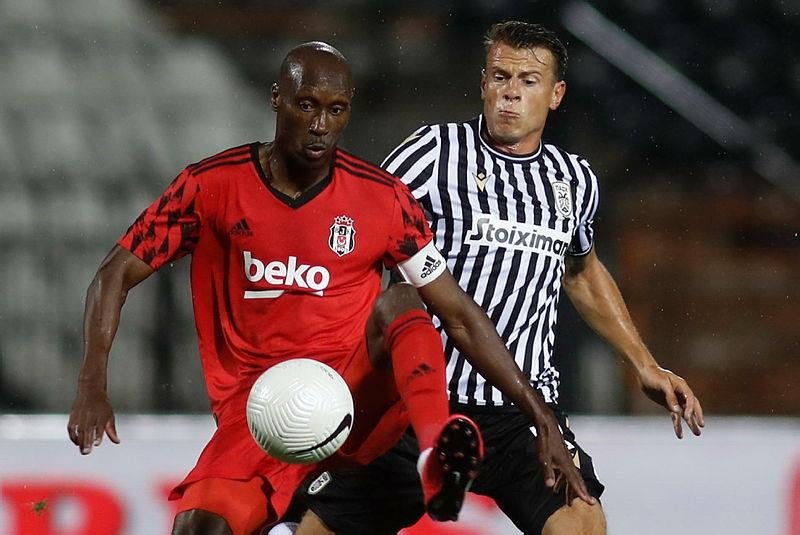 İtalyan hakemden skandal karar! Beşiktaş’ın penaltısını es geçti