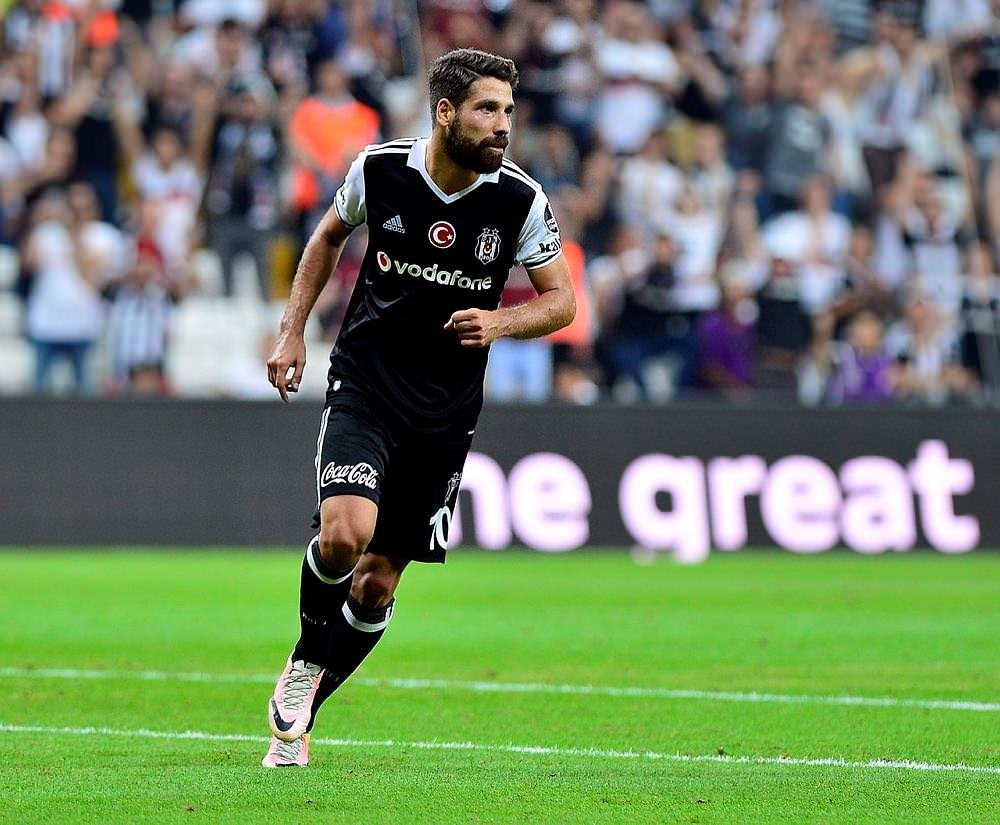 Yeni transferler forma bekliyor