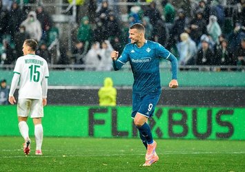Dzeko tarihe geçti