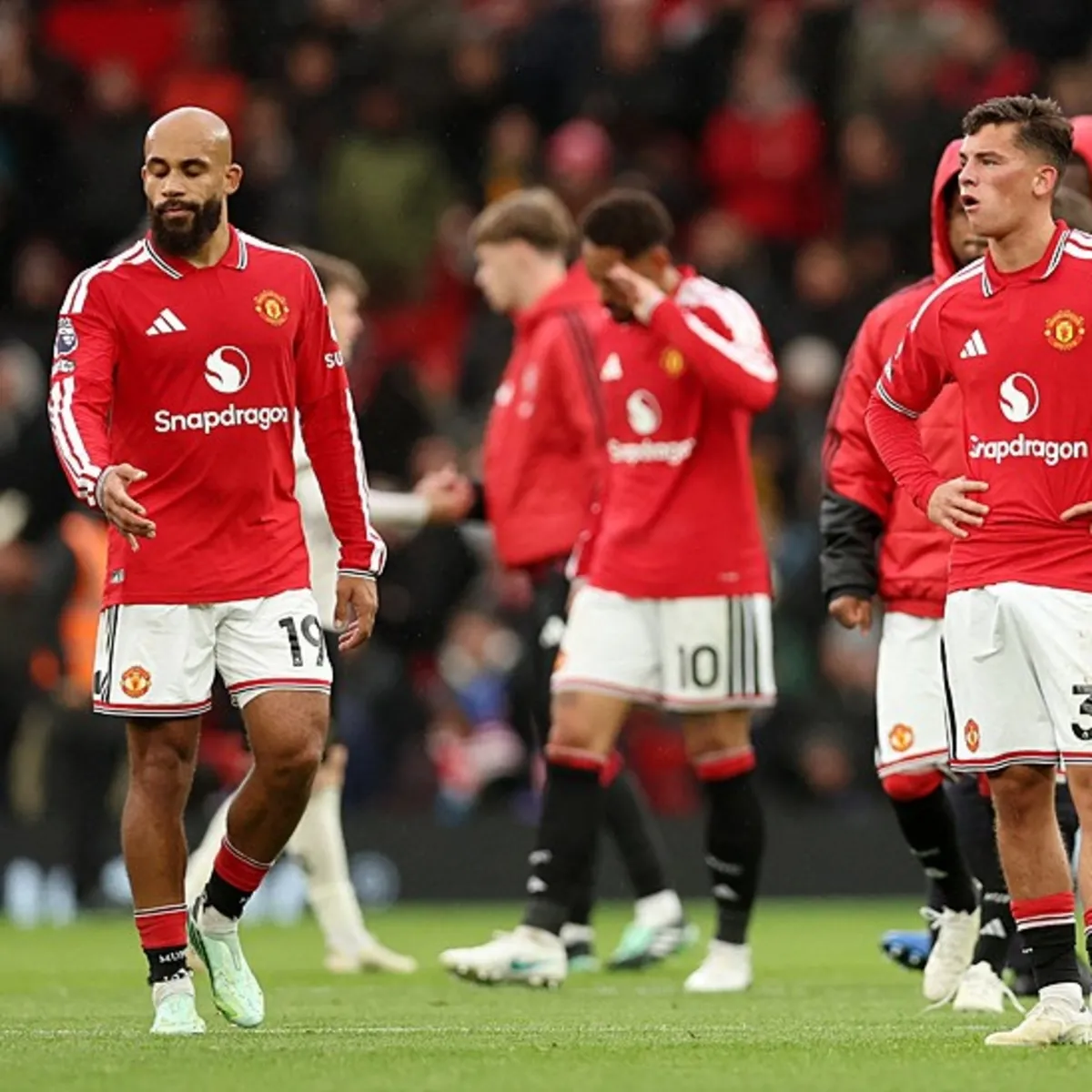 Manchester United evinde Bournemouth'a farklı yenildi