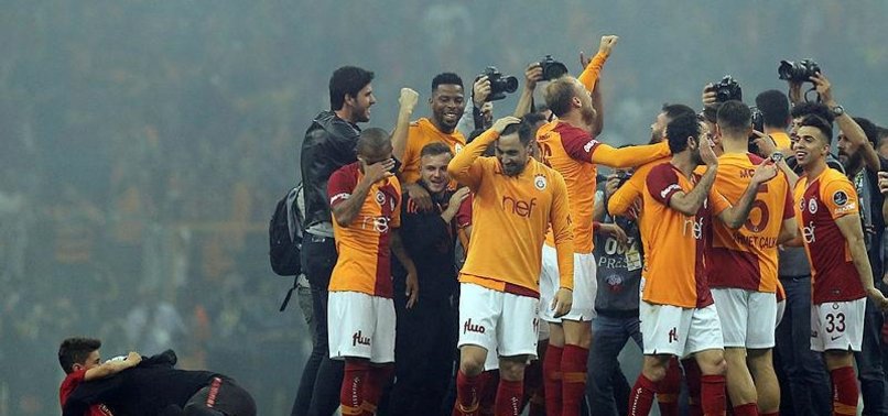 Galatasaray'ın yeni transferi şampiyonluk kutlamalarında! Futbolcularla birlikte sevindi