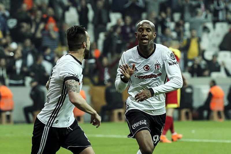 10 yıllık seriyi tarihe gömdü