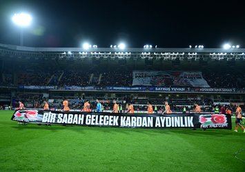 Başakşehir-G.Saray maçında Filistin için şiir!