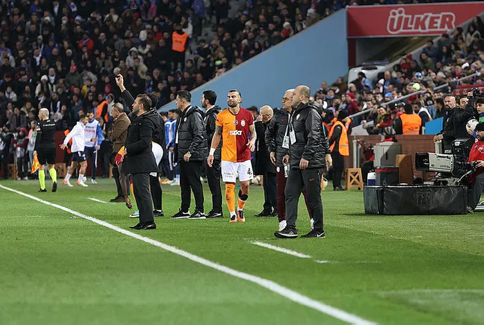 Galatasaray'da Abdülkerim Bardakcı cezalı duruma düştü! - 1