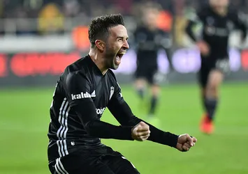 Gökhan Gönül ilk asistini yaptı