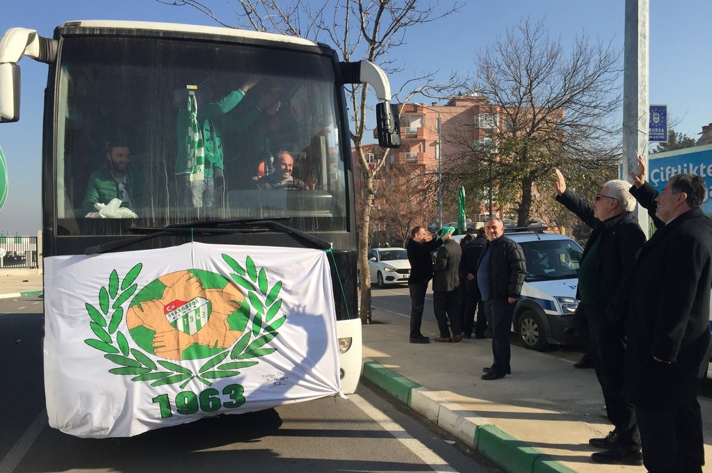 Bursaspor taraftarı Beşiktaş’a akın etti
