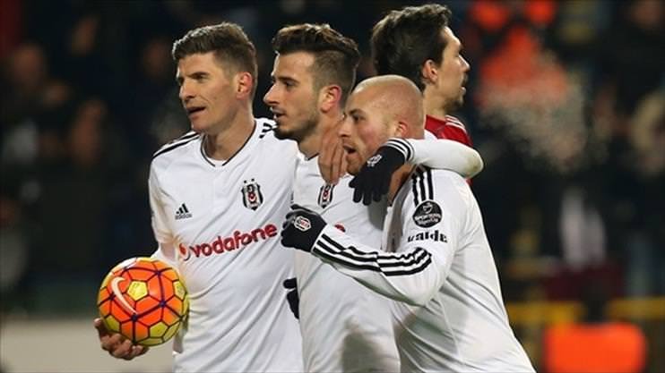 Gökhan Töre ve Mario Gomez Beşiktaş’a dönüyor