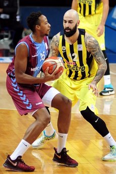 Fenerbahçe, Trabzon'u farklı geçti