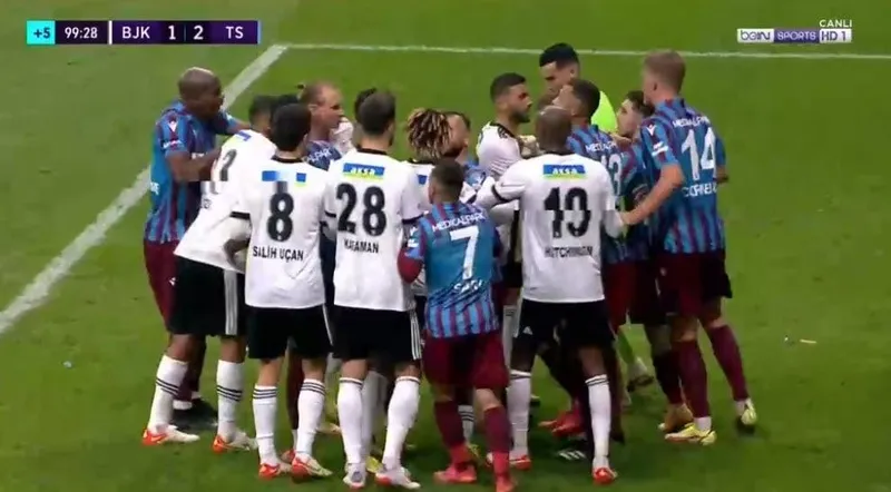 Beşiktaş Trabzonspor maçında tansiyon bir anda yükseldi! İşte o pozisyon... - 4