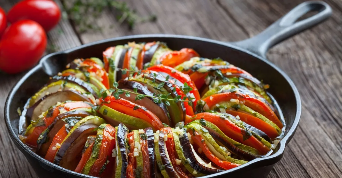Ratituy RATATOUILLE Ratatuy TARİFİ - Ratatuy tarifi nedir? Ratatuy malzemeleri ...