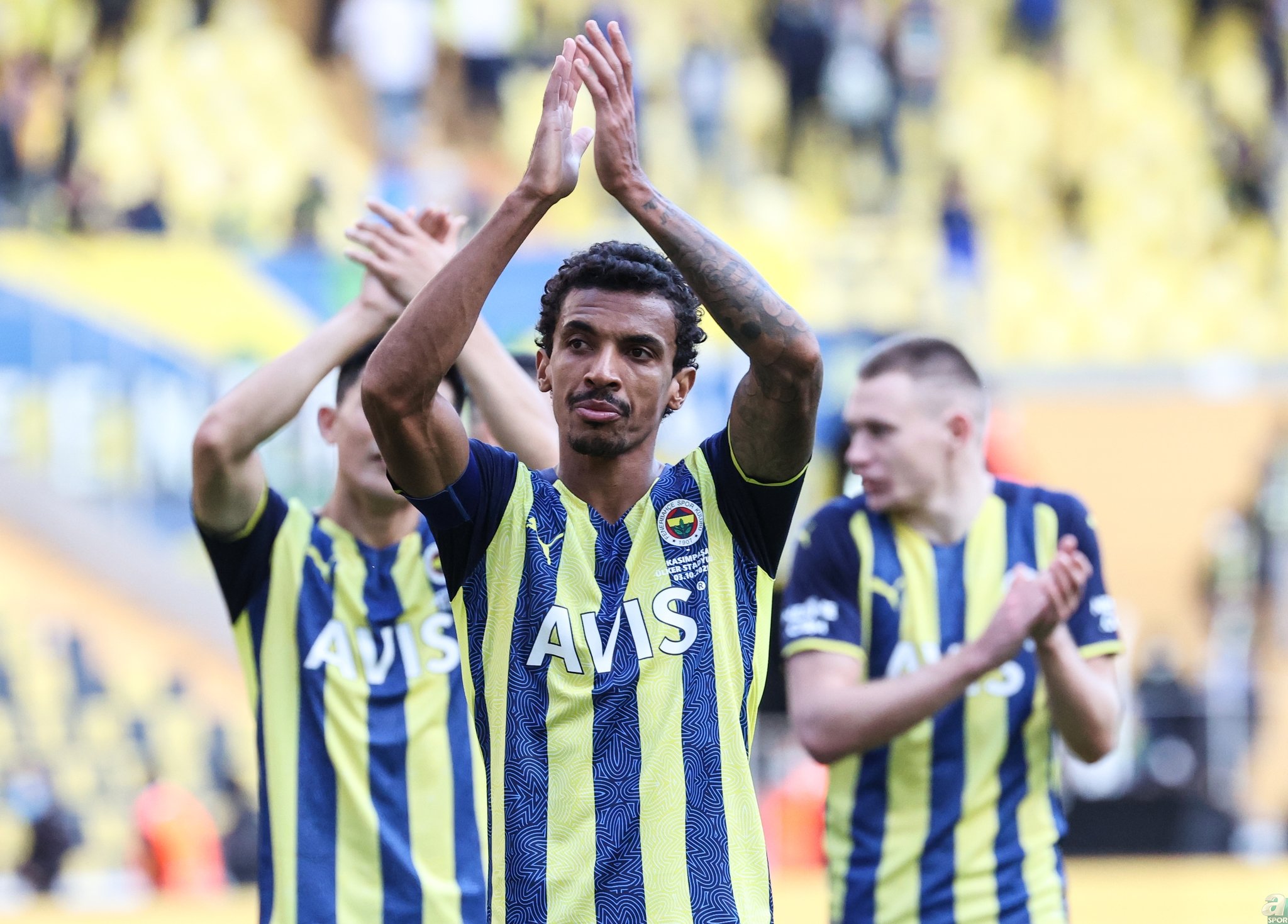 SON DAKİKA FENERBAHÇE TRANSFER HABERİ - Kanarya’nın yıldızına Premier Lig ekibinden çılgın teklif!