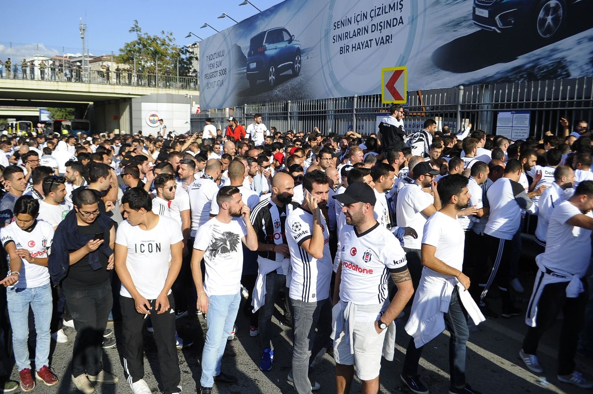 Kadıköy’de beyaz tribün!