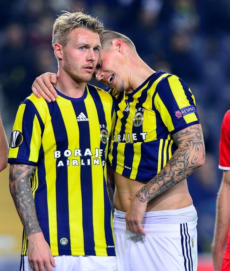 Fenerbahçe, Kjaer’i bırakmıyor