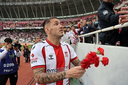 Rey Manaj’dan dikkat çeken paylaşım!