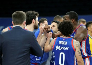 A. Efes farka koştu!