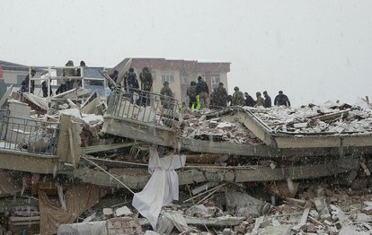 SON DAKİKA: Deprem sonrası Malatya’da 6 voleybolcu enkaz altında kaldı!