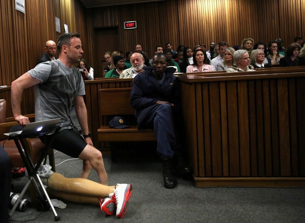 Oscar Pistorius bileklerini kesti!