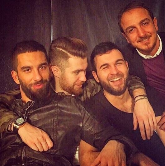 Arda Turan’dan kardeşi Okan Turan’a büyük jest!