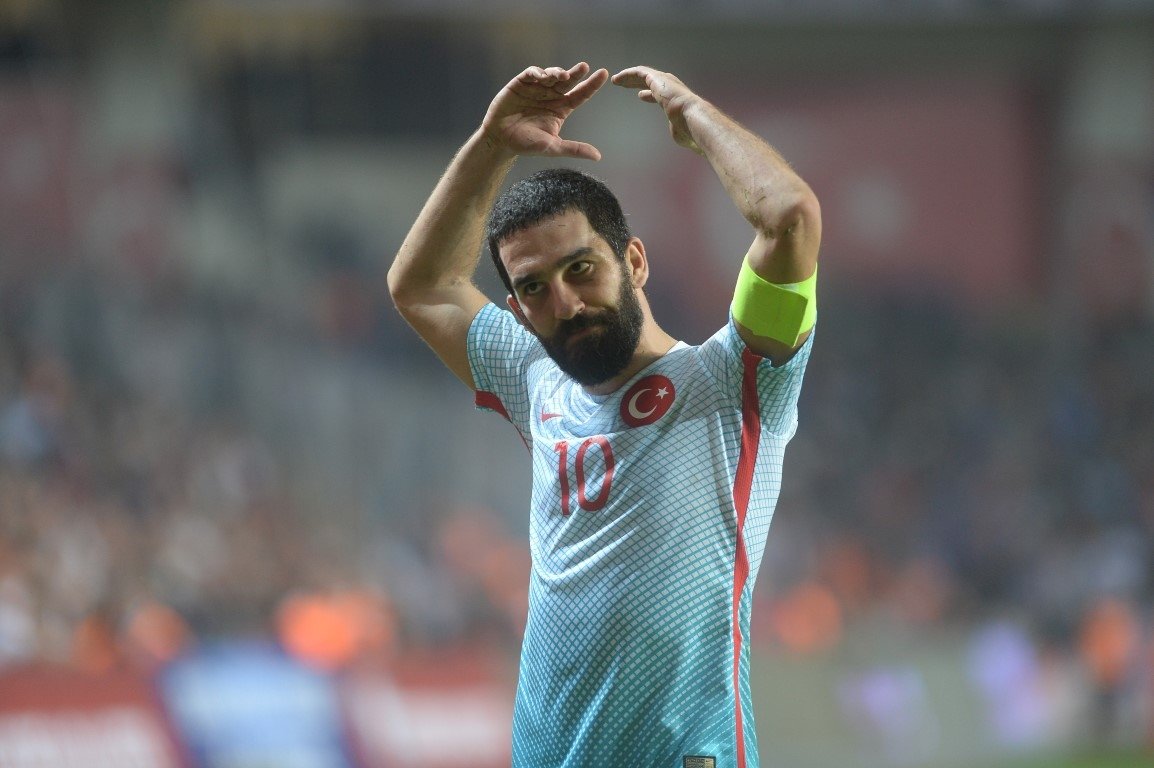 Arda Turan, uçakta gazeteciyle kavga etti