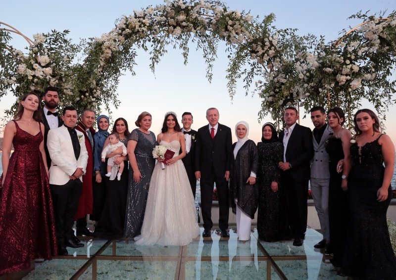 Mesut Özil ve Amine Gülşe evlendi! Başkan Erdoğan nikah şahidi oldu...