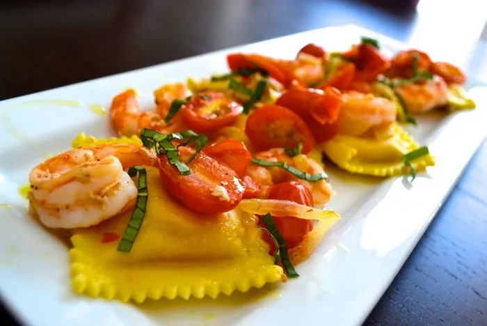 deniz-urunlu-ravioli-tarifi-deniz-urunlu-ravioli-nasil-yapilir-malzemeleri-ve-puf-noktalari-1700555131356.jpg DENİZ ÜRÜNLÜ RAVIOLI TARİFİ - 🐙Deniz Ürünlü Ravioli nasıl yapılır? Malzemeleri ve püf noktaları.. - 1