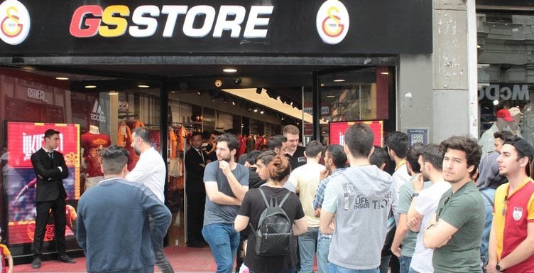Galatasaray’da sürpriz veda...