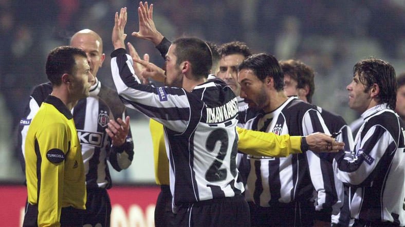 Düdük astıran hakem hataları