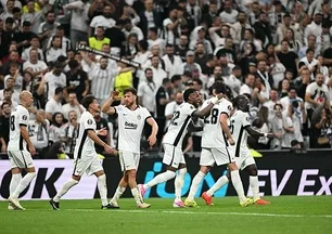 Beşiktaş 3 puanı 4 golle aldı!