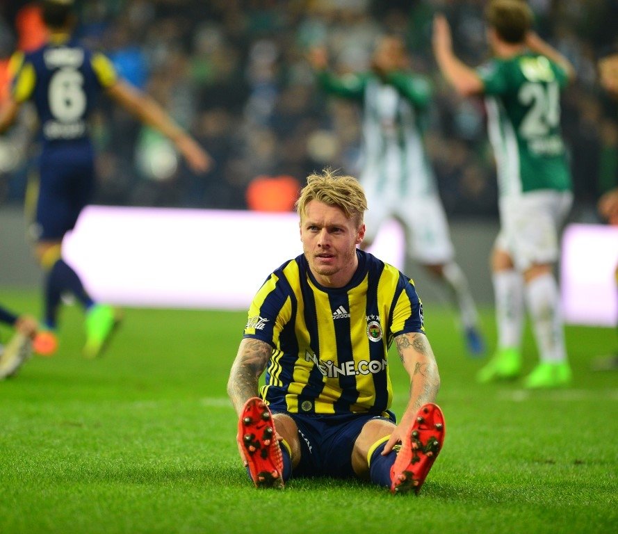 Simon Kjaer, mutsuz ama çalışkan