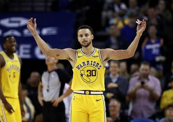 Curry'den üç çeyrekte 51 sayı
