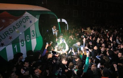 Frutti Extra Bursaspor yurda döndü! Yeşil beyazlı takım coşkuyla karşılandı