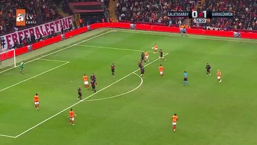 Galatasaray'da Derrick Köhn'ün şutu direkten döndü!
