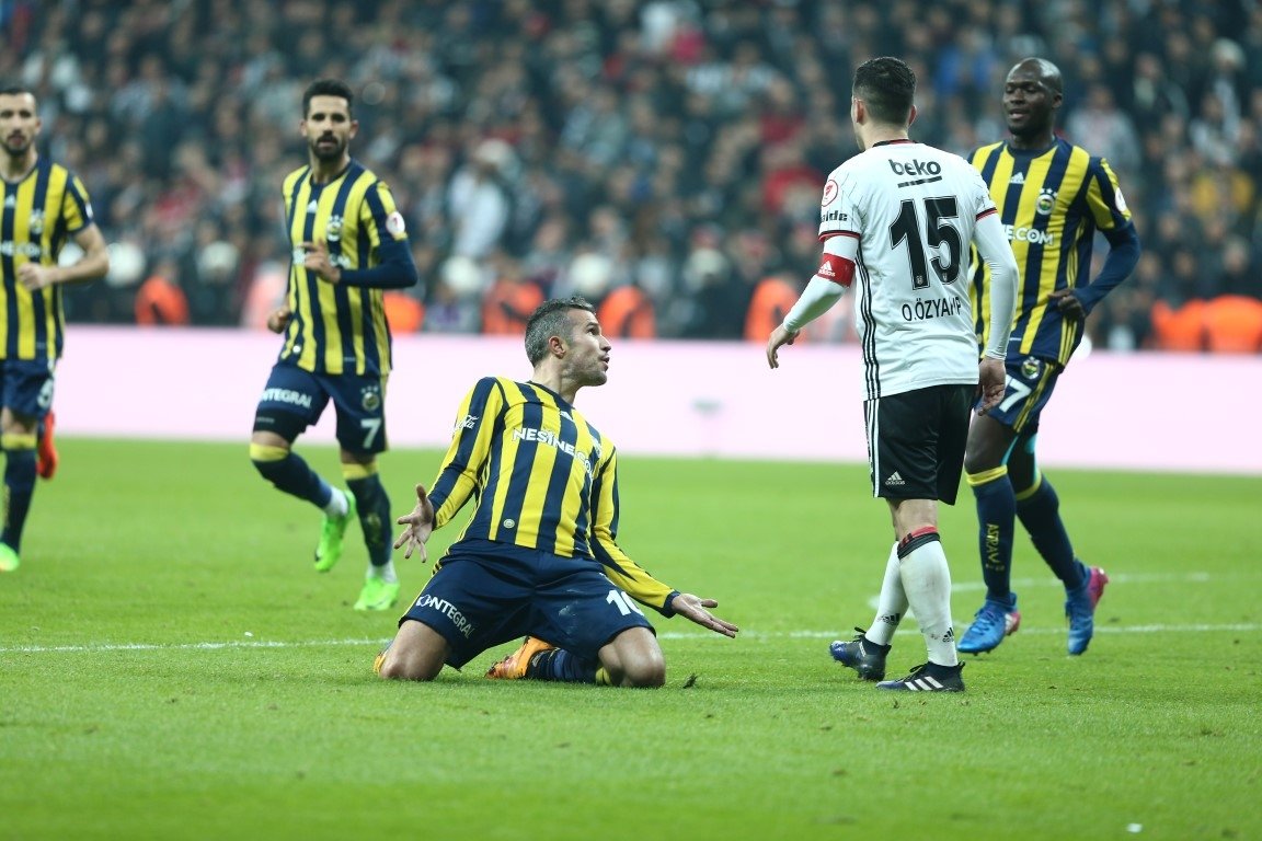 Fenerbahçe’den flaş Robin van Persie kararı