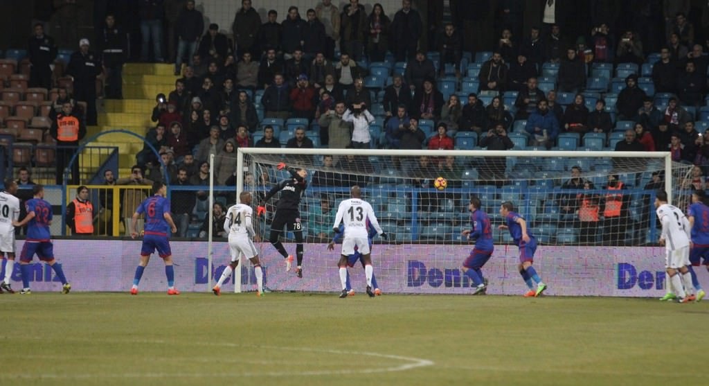 Kardemir Karabükspor-Beşiktaş karşılaşmasından kareler