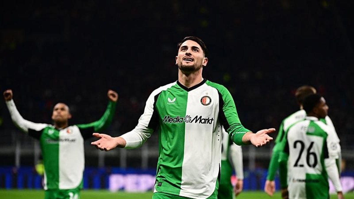 Beşiktaş'tan Julian Carranza harekatı! Ole Gunnar Solskjaer'den oyuncuya tam not Beşiktaş'tan Julian Carranza harekatı! Ole Gunnar Solskjaer'den oyuncuya tam not