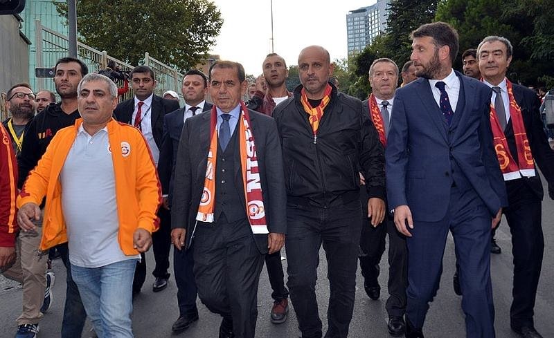 Dursun Özbek gönüllerde böyle taht kurdu