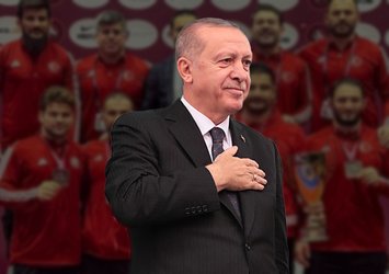 Başkan Erdoğan'dan milli güreşçilere tebrik!